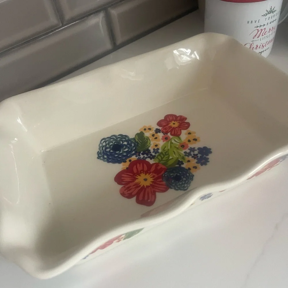 Pioneer woman floral ruffled edge baking dish